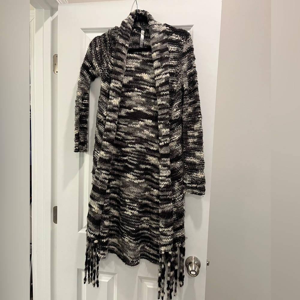 Kensie Black and Gray Patterned Cardigan